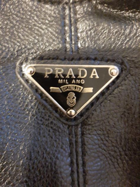 wie viel kostet eine prada tasche|Prada handtasche.